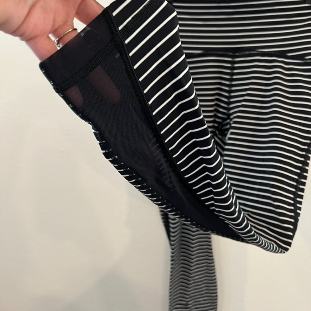 Lululemon Train Times Leggings Tights 25" in Parallel Stripe Black White SZ 4 - Picture 4 of 6